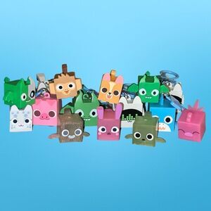 14 Pet Simulator Fidget Pets Mini Figures & Blind Bag Clips B18  No Codes